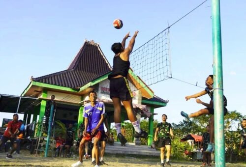 TMMD 129 Bojonegoro: Membangun Kekompakan Melalui Turnamen Voli di Kesongo