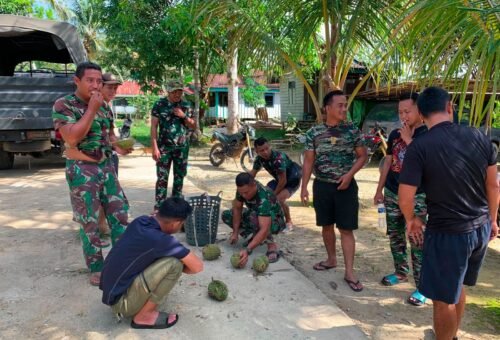 Kehangatan Kegiatan TMMD: Durian Mempererat Ikatan TNI dan Warga Ulak Pauk