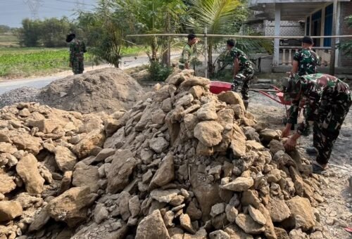SEMANGAT GOTONG ROYONG DI DESA KESONGO