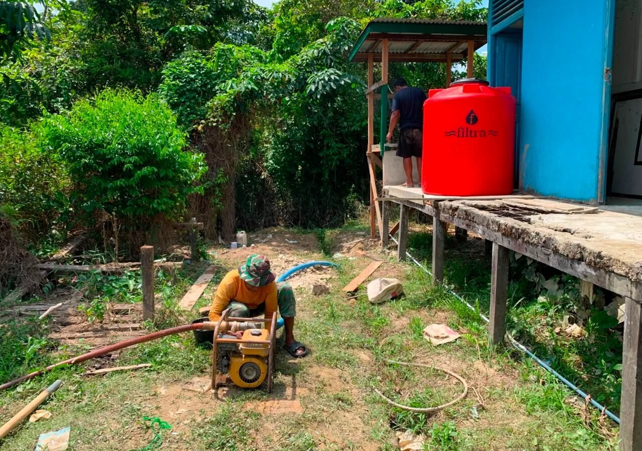 Pembangunan Sumur Bor SMPN 4 Satap Embaloh Hilir Maju Pesat, Satgas TMMD Fokus pada Detail Akhir