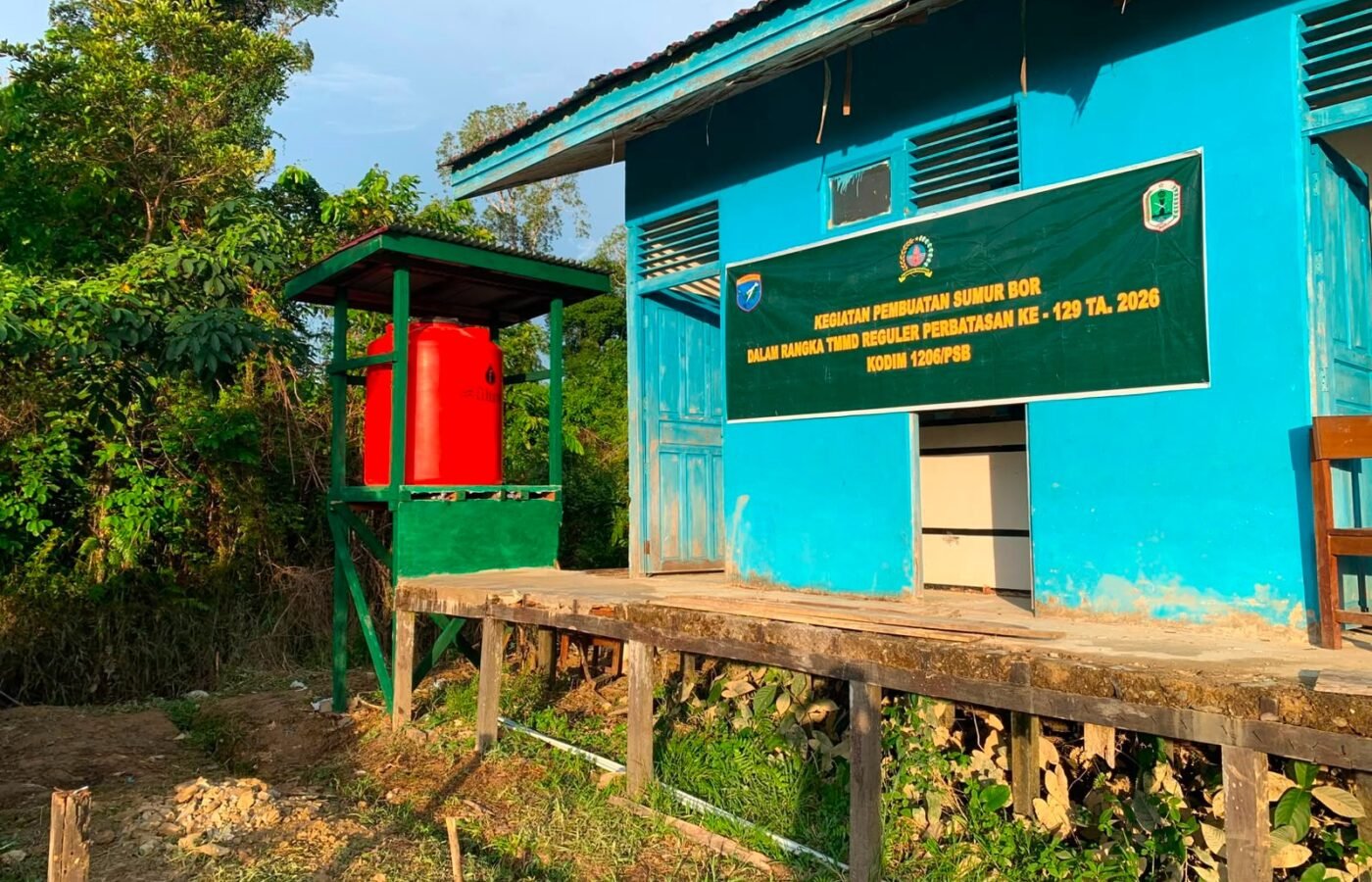 Meningkatkan Akses Air Bersih, TMMD Kodim 1206/Putussibau Luncurkan Sumur Bor untuk Sekolah