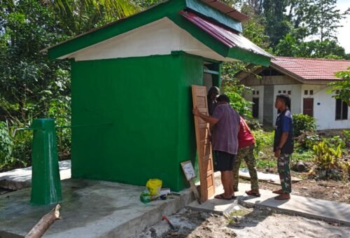 Rehabilitasi Fasilitas MCK di Kampung Sesor Hampir Selesai