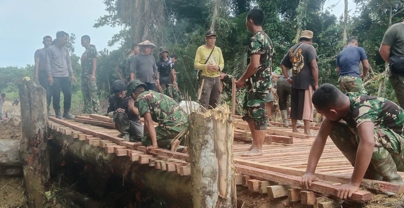 Sinergi Antara TNI dan Rakyat dalam TMMD ke-129 Kodim 1206/Putussibau