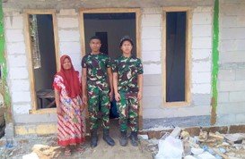 Perbaikan Rumah Ibu Tini: Sentuhan Sosial Satgas TMMD 129 Bojonegoro