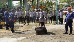 Kesiapan Satlinmas untuk Mengatasi Kebakaran di TMMD 129 Bojonegoro