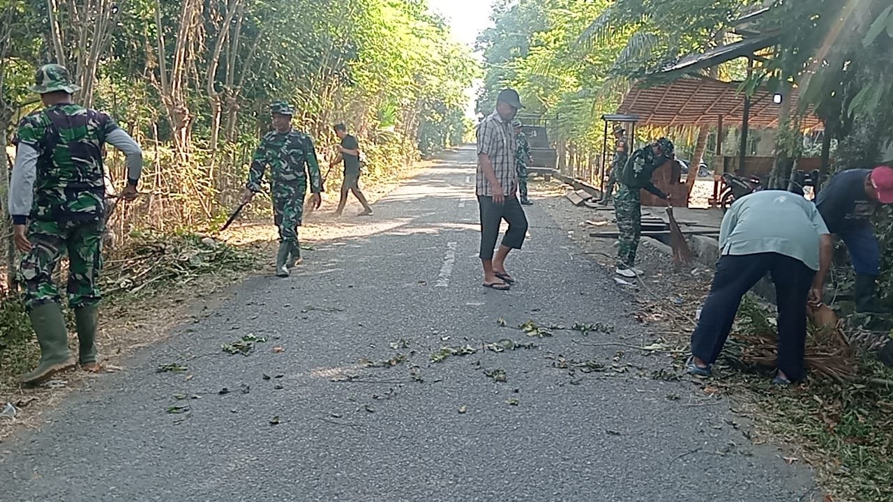 Gotong Royong Bersih-bersih, Kodim 0102/Pidie dan Warga Bersatu Perbaiki Lingkungan