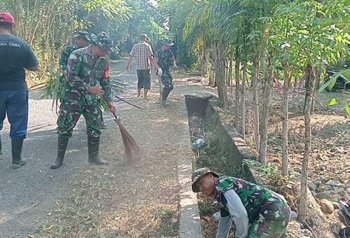 Gotong Royong di TMMD Ke-129: Kebersihan dan Kemanunggalan TNI-Rakyat