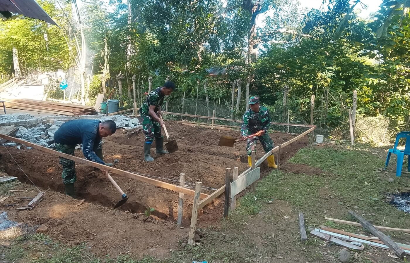 Pembangunan Rumah Nyak Ubit oleh Satgas TMMD Ke-129 Kodim 0102/Pidie Gali Harapan bagi Warga Kurang Mampu