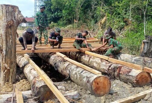 Sinergi TNI-Polri dan Masyarakat Percepat Pembangunan Jembatan Danau Belatung