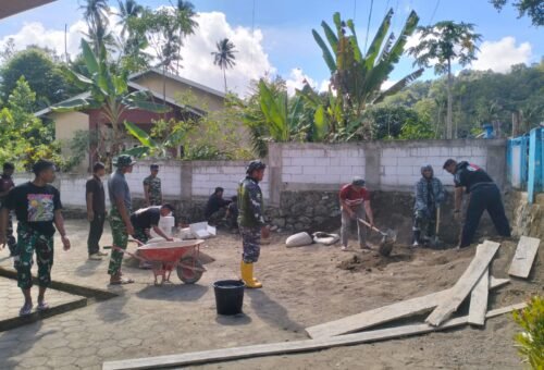 Kepedulian Terhadap Tempat Ibadah, Satgas TMMD Ke-129 Kodim 1407/Bone Bersama Warga Tanggap Benahi Halaman Masjid