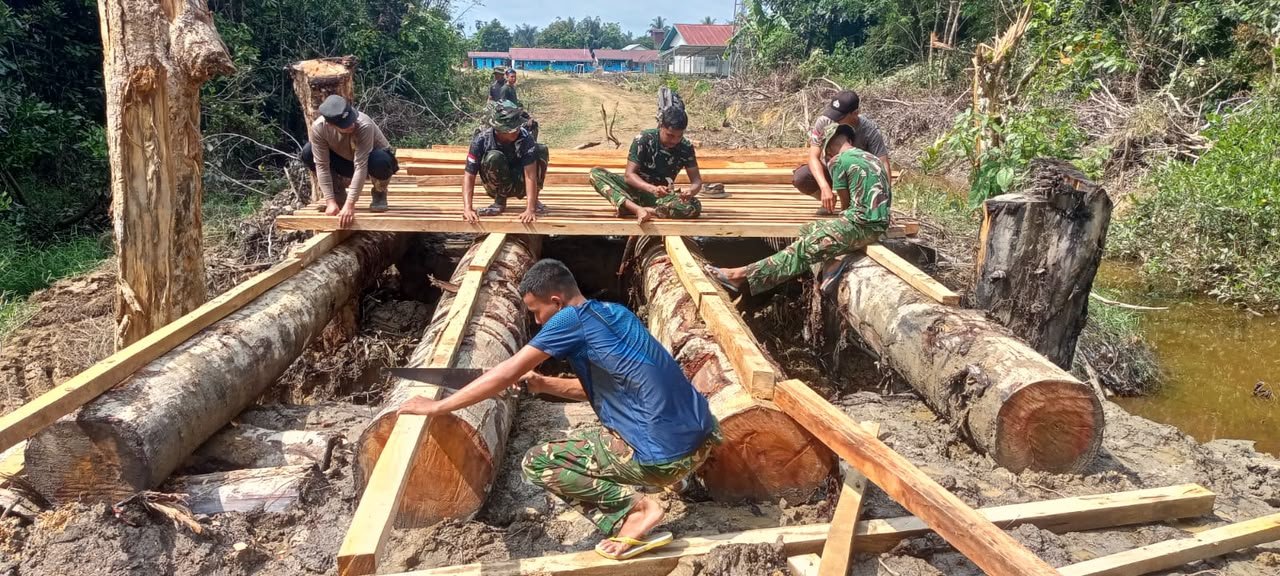 TMMD Kodim 1206/Putussibau Laksanakan Proyek Jembatan untuk Masyarakat Dusun Belatung