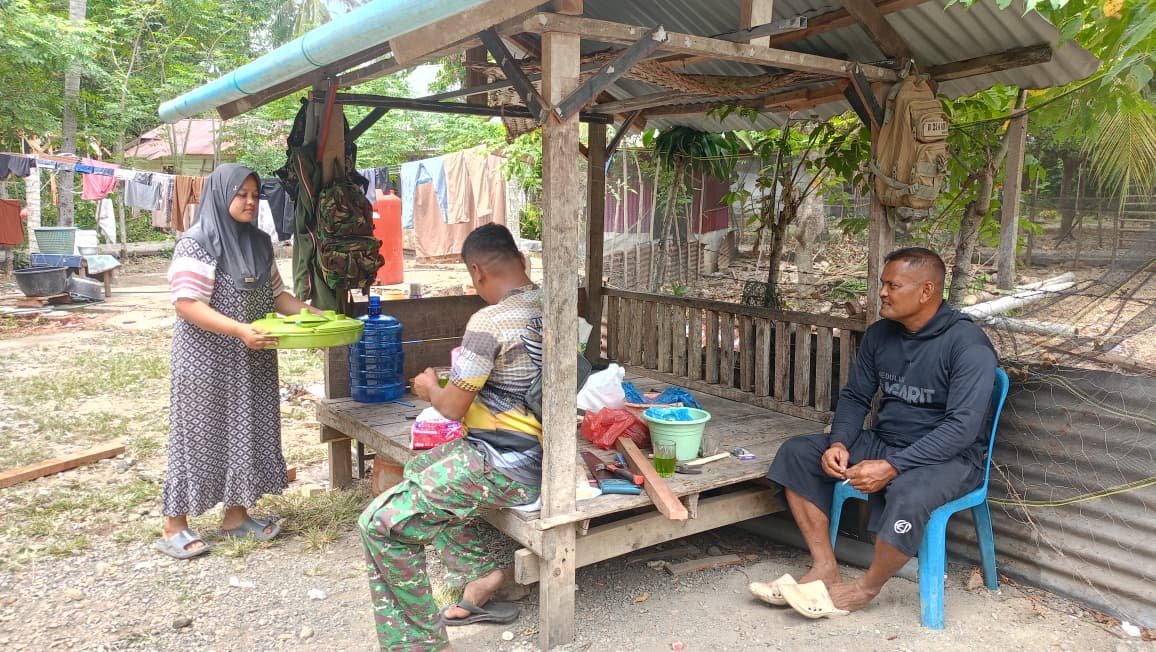 Kedekatan TNI dan Masyarakat Terjalin Lewat Secangkir Kopi di TMMD Ke-129