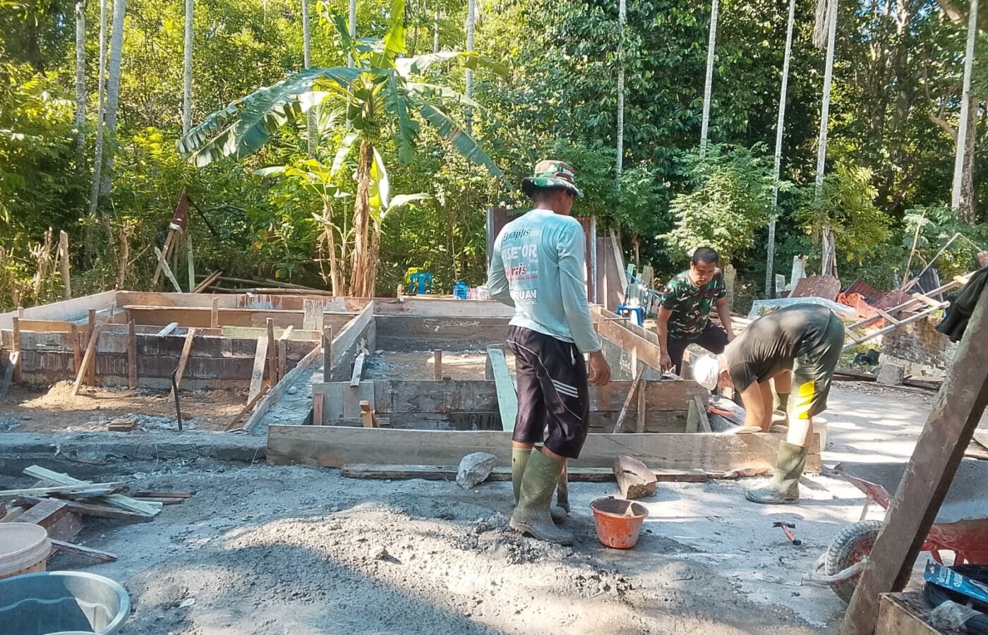 Pembangunan Pondasi Dua Rumah Tidak Layak Huni di TMMD Ke-129 Dimulai