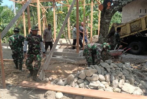 Personel TMMD Ke-129 Kodim 0102/Pidie Distribusikan Material Pasir untuk Percepatan Pembangunan RTLH