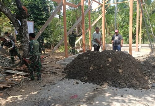 Akselerasi Pembangunan RTLH oleh Satgas TMMD Ke-129 Kodim 0102/Pidie melalui Pendistribusian Material Pasir