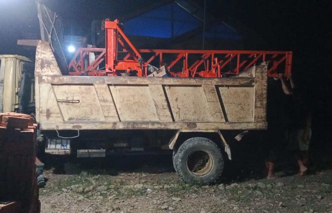 Kerja Sama Malam di Desa, Satgas TMMD dan Masyarakat Siapkan Pengeboran Air di Lhok Panah