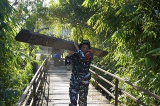 Semangat Gotong Royong di TMMD 129 Bojonegoro: Babinsa Kesongo Ajak Warga Berkontribusi