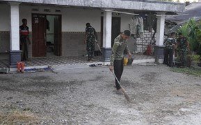 Kebersihan dan Kedisiplinan: Praktik Positif Satgas TMMD 129 di Bojonegoro