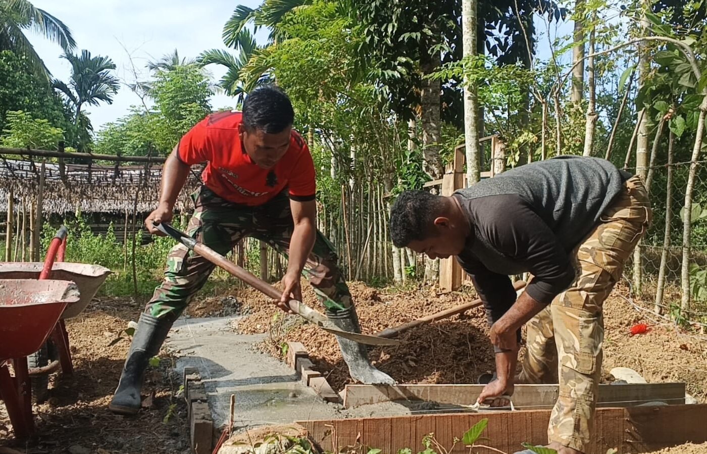 Progres Pembangunan MCK di TMMD Ke-129 Kodim 0102/Pidie Menuju Pengecoran Pondasi