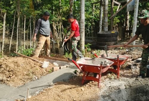 Kerja Sama Satgas TMMD dan Masyarakat Mempercepat Pembangunan MCK di Lhok Panah