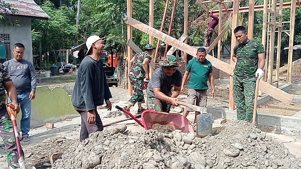 Kerja Sama TNI dan Masyarakat Percepat Proses Rehab Rumah Tidak Layak Huni