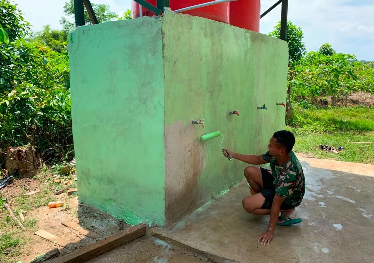 Pembangunan Sumur Bor di Masjid Al-Hidayah Hampir Rampung, Satgas TMMD 129 Kodim 1206/Putussibau Percepat Proses Finishing