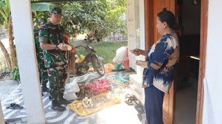 Kunjungan Dansatgas TMMD 129: Mendukung UMKM Gethuk di Desa Kesongo