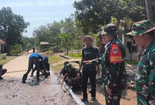Dandim Cirebon Memastikan Progres TMMD ke-129 Melalui Peninjauan Jalan Beton