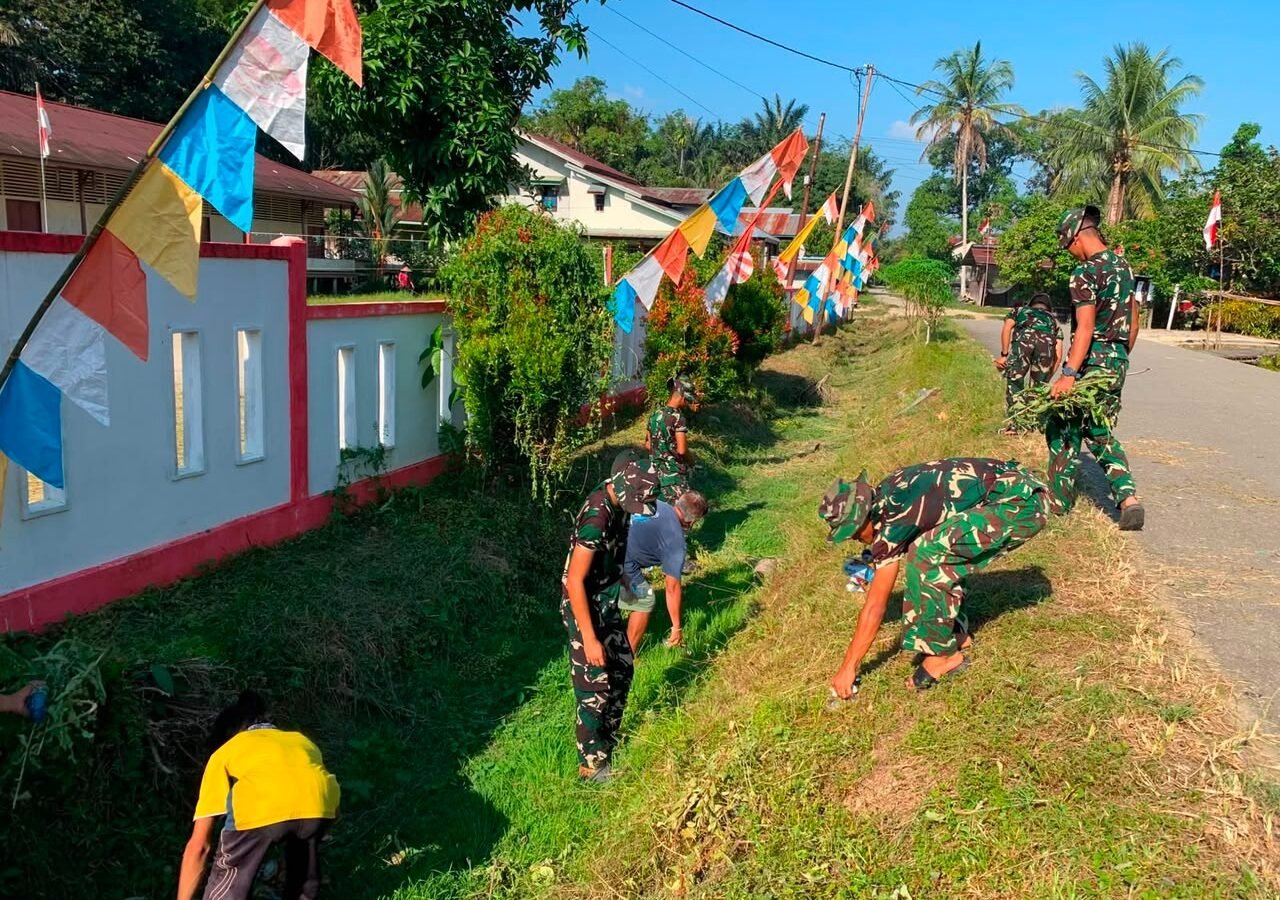 Aksi Bersama TNI dan Warga dalam Pembersihan Desa Ulak Pauk