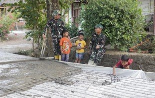Keterlibatan Anak-Anak dalam Program TMMD 129 di Bojonegoro