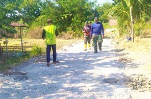 Pembangunan Jalan Cor Beton di Dusun Mundu Bojonegoro Capai 30 Persen