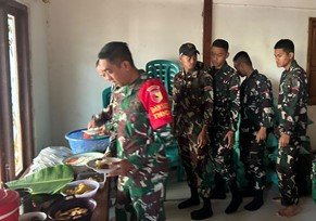 Momen Kebersamaan di Pagi Hari: Satgas TMMD 129 Bojonegoro Bersama Warga Nikmati Sarapan