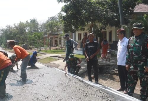 Monitoring Proyek Jalan Betonnya, Dandim 0620/Kab. Cirebon Pastikan Standar Kualitas TMMD ke-129