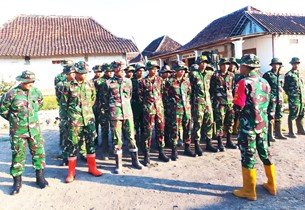 Komitmen TNI, SST-1 SSK Satgas TMMD 129 Bojonegoro Melaksanakan Apel Pagi di Awal Pekan Kedua