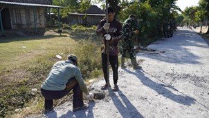 Kekompakan Warga dalam Proyek Jalan Beton TMMD 129 di Bojonegoro