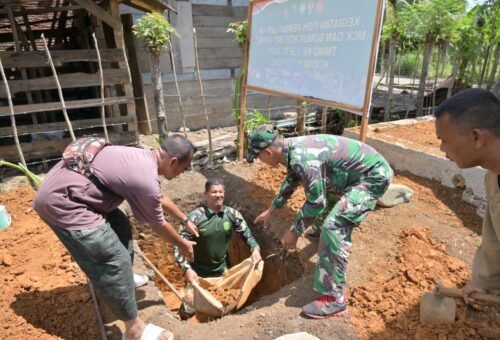 Kerja Sama Satgas TMMD dan Komunitas Percepat Pembangunan Septic Tank di Desa Lhok Panah