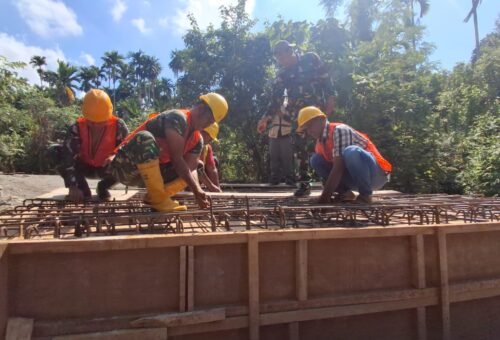 Percepatan Pemasangan Bekisting Box Culvert TMMD Ke-129 Kodim 0102/Pidie untuk Penguatan Jembatan Desa