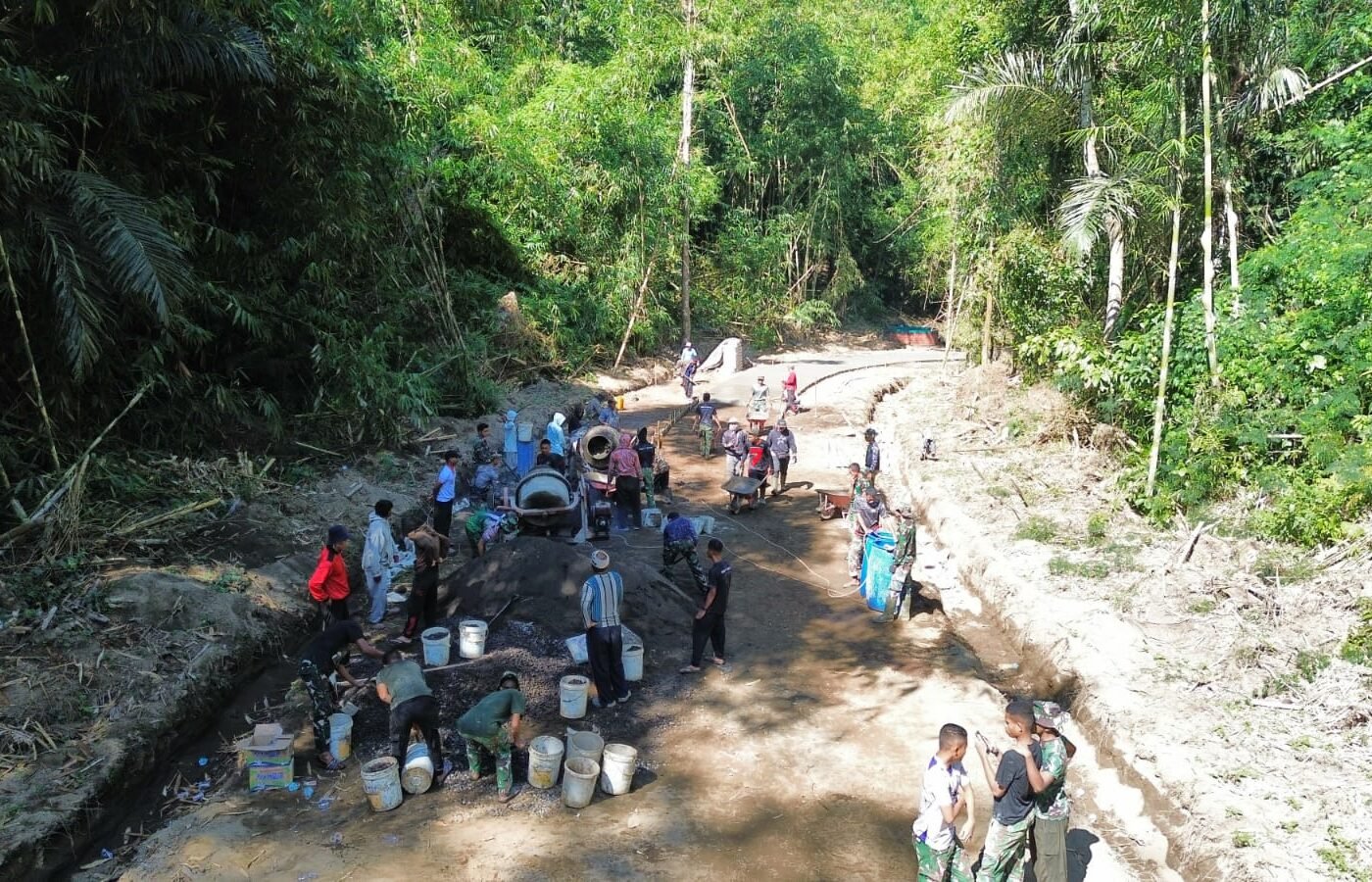 Harapan Ekonomi Masyarakat Desa Sekardadi Melalui Pembangunan Rabat Beton TMMD Ke-129