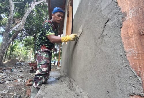 Dedikasi Satgas TMMD dalam Mewujudkan RTLH Ibu Rabumah