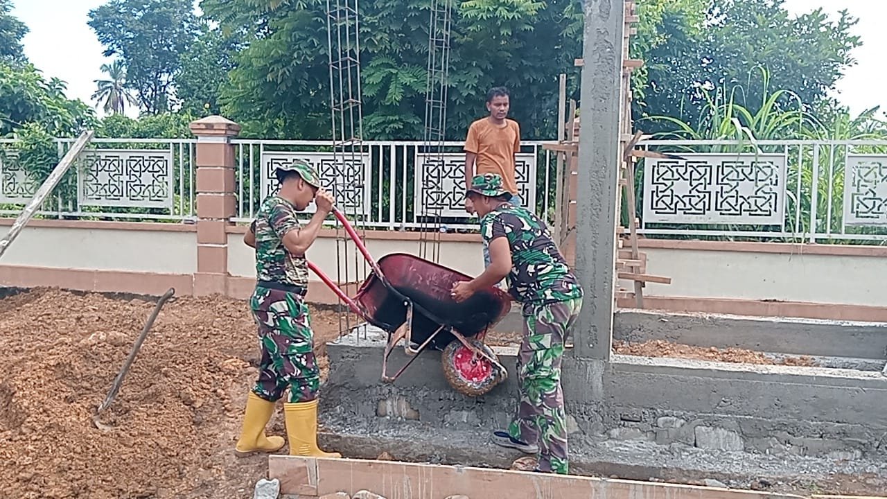 Proses Pembangunan Fasilitas MCK di TPU Blang Cot oleh Kodim 0102/Pidie Berlanjut ke Tahap Penimbunan