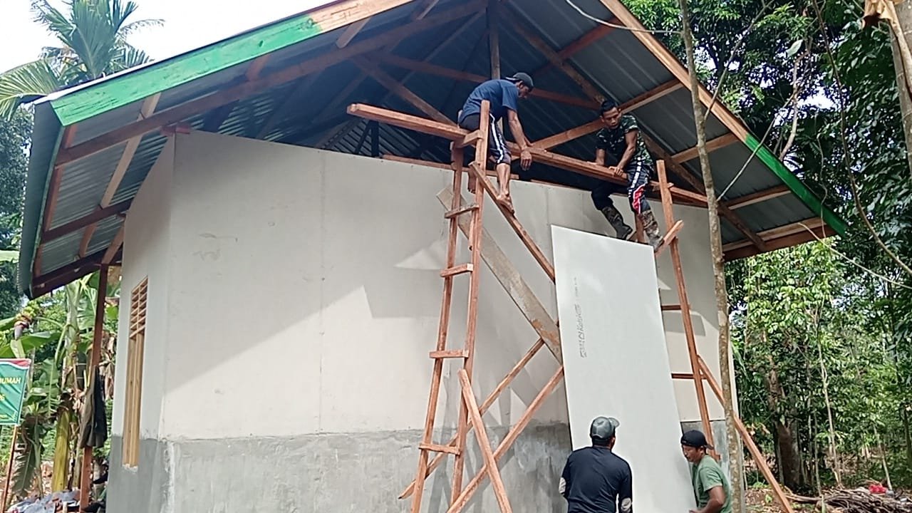 Dedikasi Satgas TMMD Kodim 0102/Pidie: Merehabilitasi Hunian untuk Warga Lhok Panah