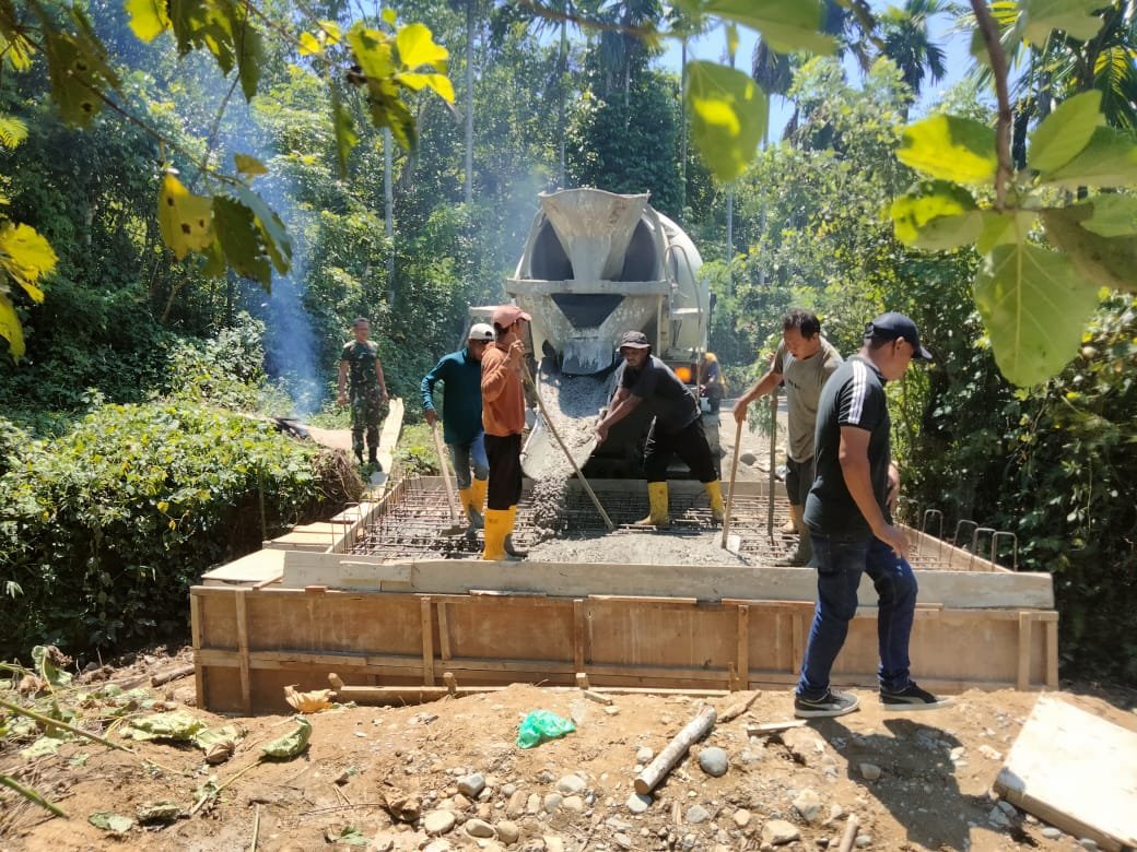 Kerja Sama Satgas TMMD dan Masyarakat Perkuat Infrastruktur Pertanian