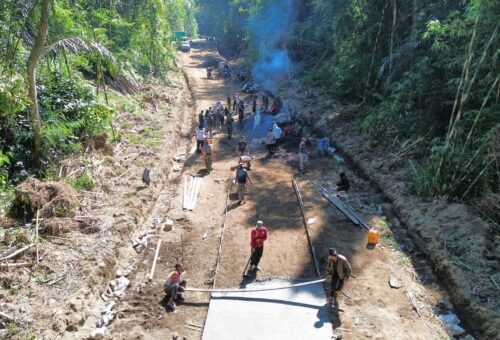 Komitmen Anggota Satgas TMMD Ke-129 di Bangli Terus Meningkat untuk Penyelesaian Rabat Beton