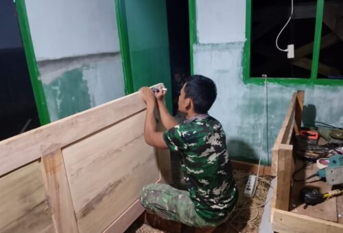 Lembur Menyelesaikan RTLH, Satgas TMMD Ke-129 Kodim 0102/Pidie Beri Dedikasi Tinggi