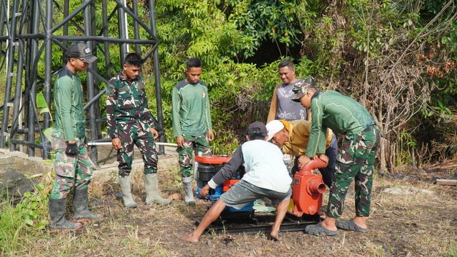 Kolaborasi Satgas TMMD dengan Warga dalam Penyediaan Air Bersih di Desa Umbele