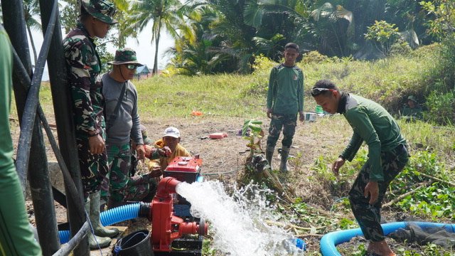 Kolaborasi TNI dan Penduduk, Program Air Bersih di Desa Umbele Berhasil Berjalan