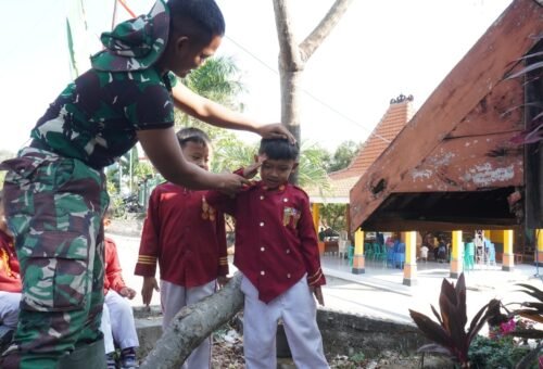 TNI Menyentuh Hati Melalui Aktivitas Edukatif untuk Anak di Lamongan