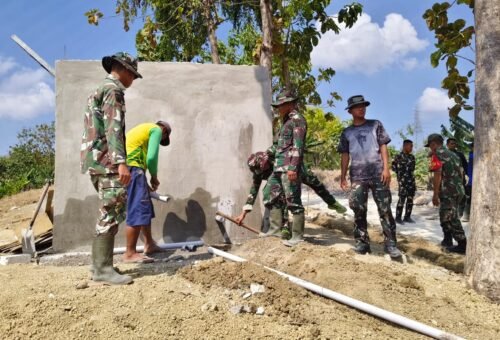 Solusi Penyediaan Air Bersih untuk Masyarakat Tlemang oleh Satgas TMMD 129 Kodim 0812/Lamongan