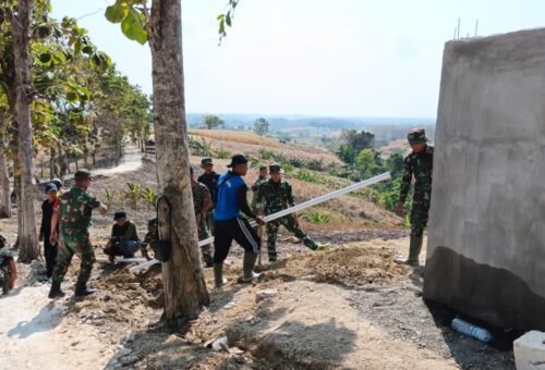 Pemukiman Dusun Bakon Mulai Nikmati Air Bersih, Satgas TMMD 129 Lakukan Pemasangan Pipa