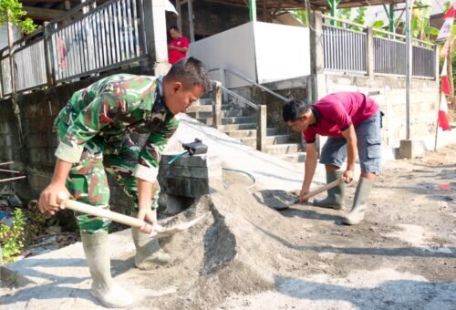 Kolaborasi Satgas TMMD 129 dan Masyarakat Desak Perbaikan Mushola di Desa Tlemang